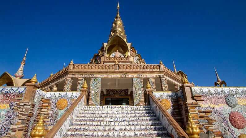 Travel Shot | Wat Phra Dhat Phasornkaew in Thailand