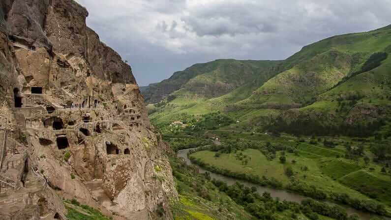 Where to break the journey between Gyumri in Armenia and Borjomi in Georgia