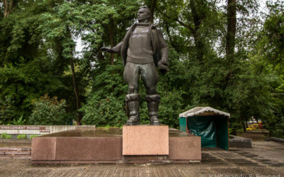 Monument to the pilot Valerii Chkalov