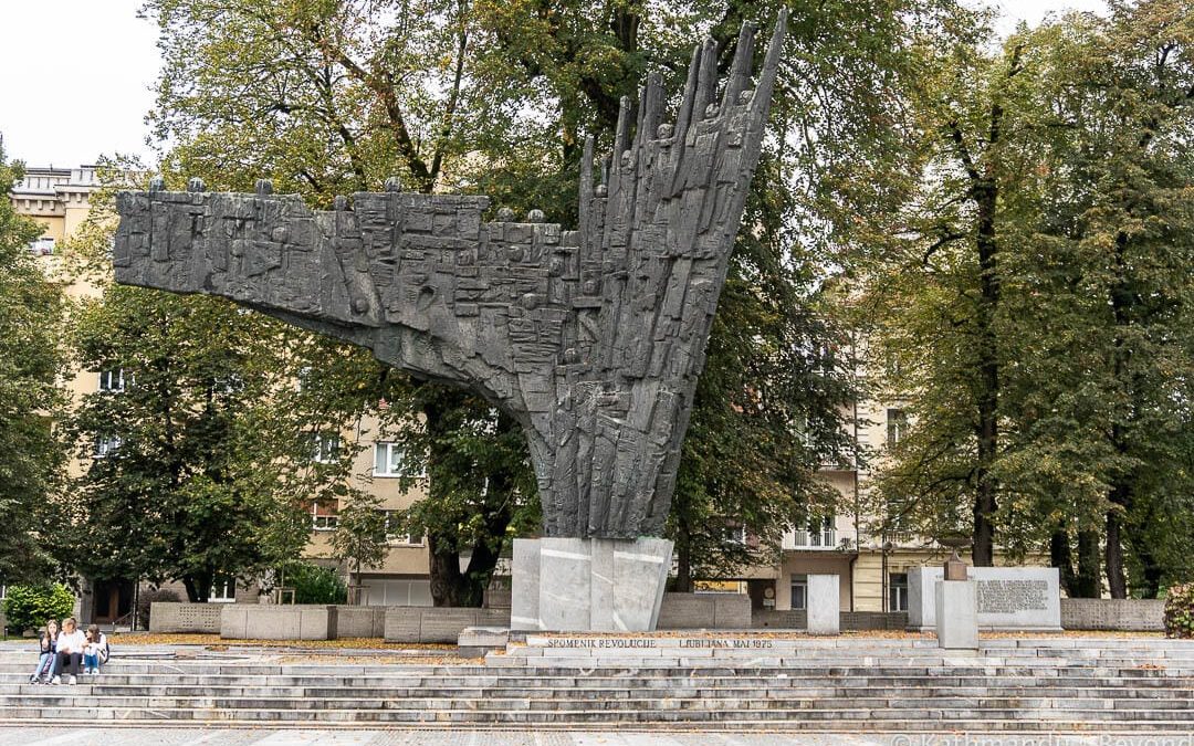 Monument to the Revolution