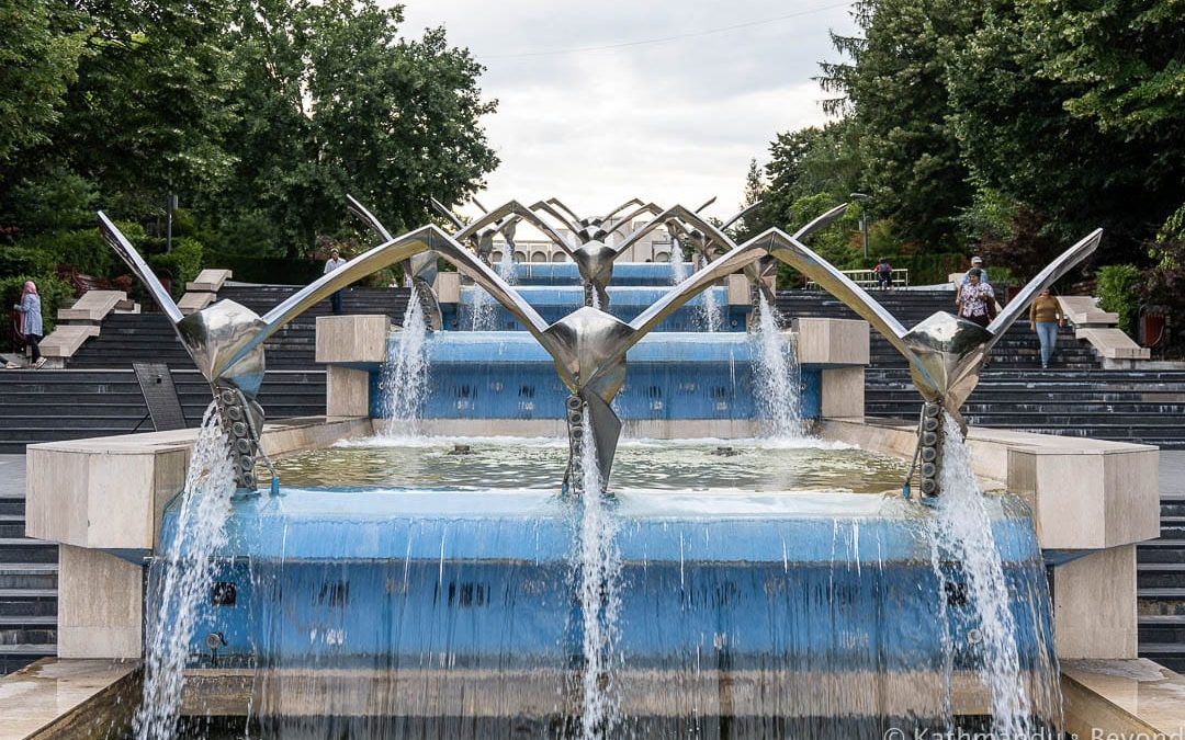 Kinetic Fountain and Cascade